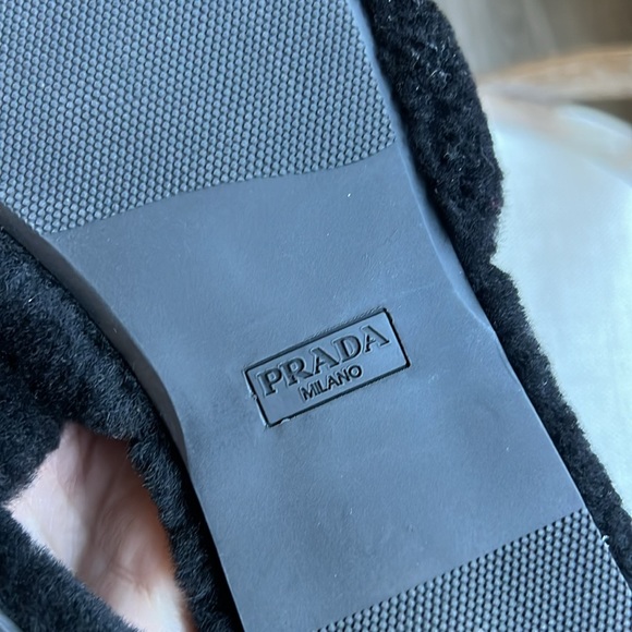 Prada logo plaque shearling slippers - Picture 6 of 9